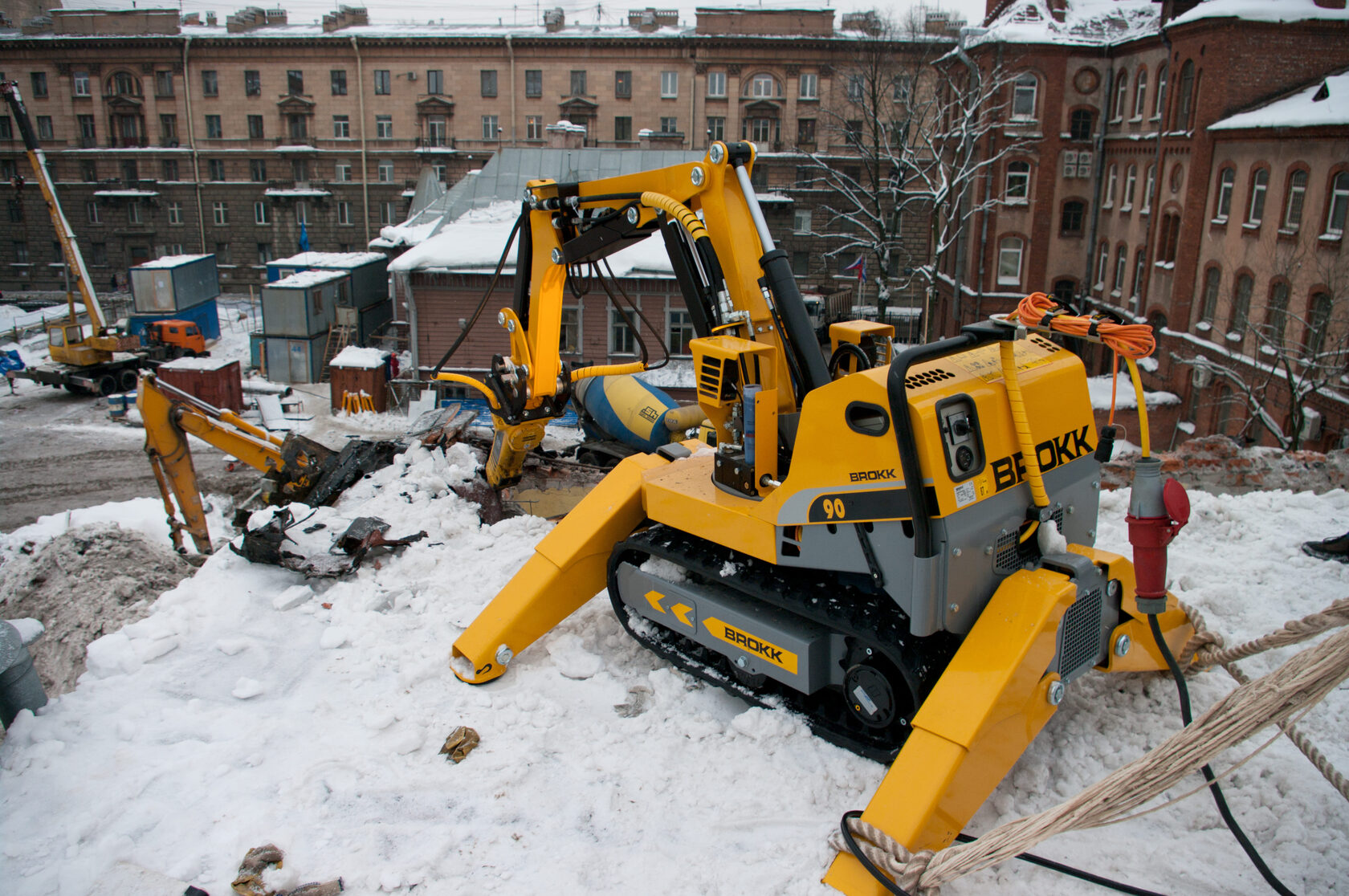 РЕКОНСТРУКЦИЯ ДОМОВ — робот Brokk, фото 2